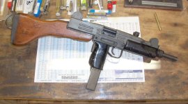 uzi_r2.jpg