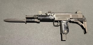 Uzi 001.jpg