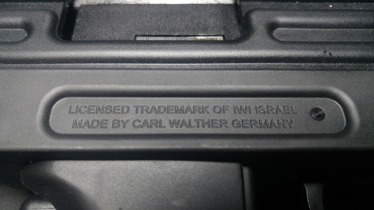 uzi003.jpg